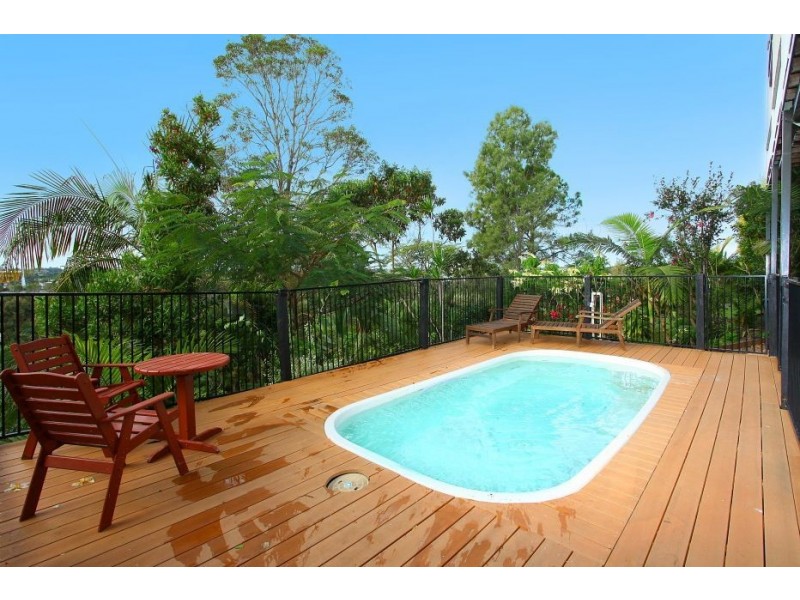 10 Summit Crescent, Carrara QLD 4211