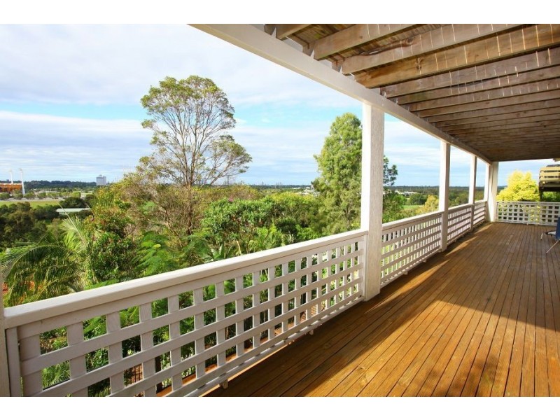 10 Summit Crescent, Carrara QLD 4211