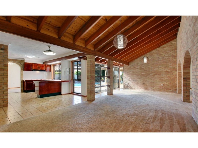 3 Long Island Court, Mermaid Waters QLD 4218