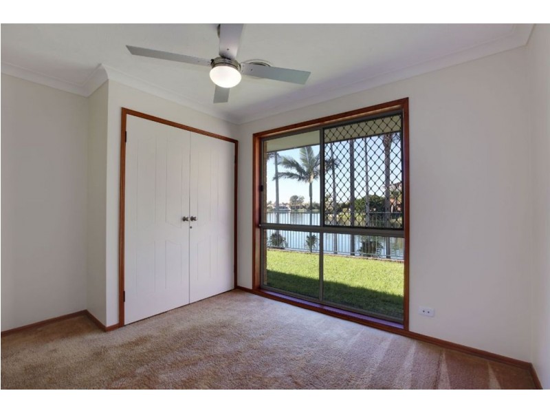 3 Long Island Court, Mermaid Waters QLD 4218