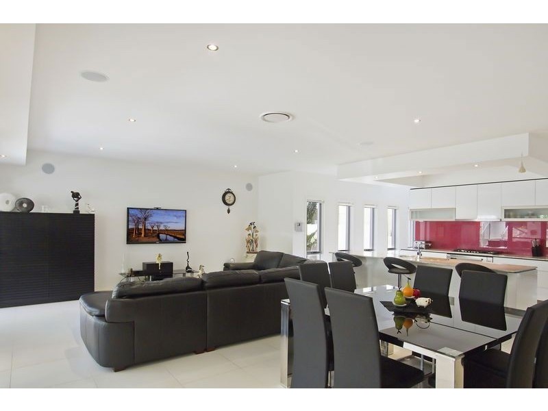 8002 B Vista Drive, Benowa QLD 4217