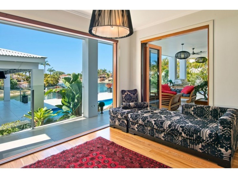 10 Seaforth Ave, Broadbeach Waters QLD 4218