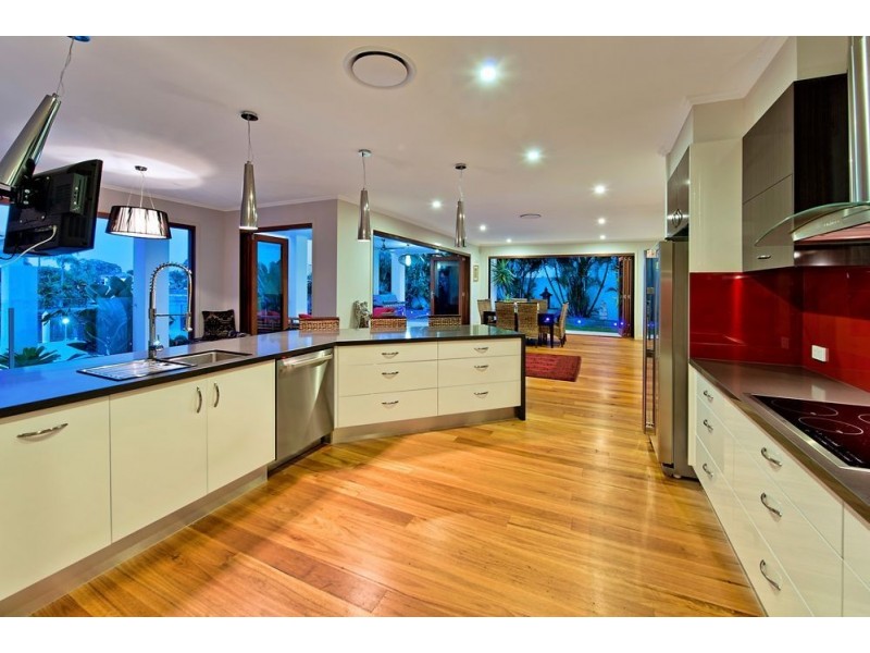 10 Seaforth Ave, Broadbeach Waters QLD 4218