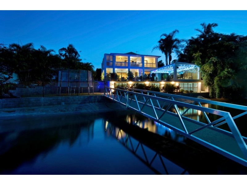 10 Seaforth Ave, Broadbeach Waters QLD 4218