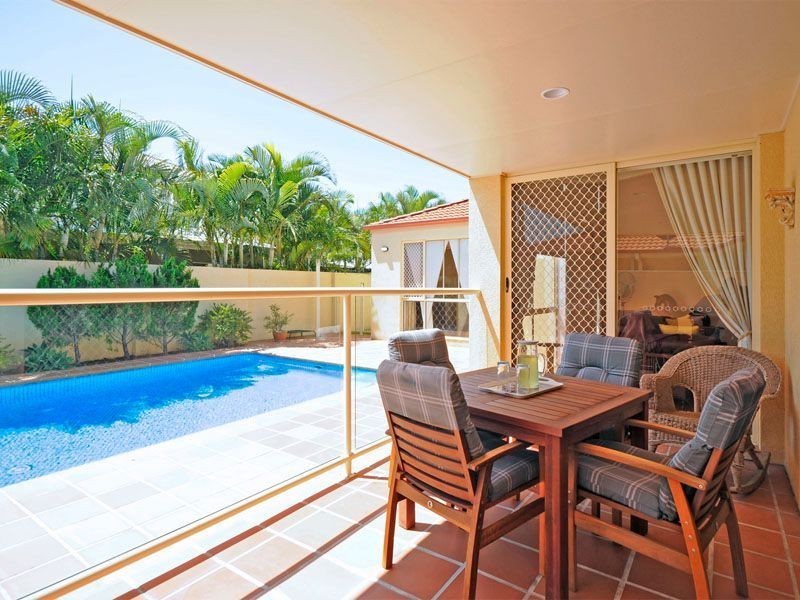 40 Sir Bruce Small Blvd, Benowa Waters QLD 4217