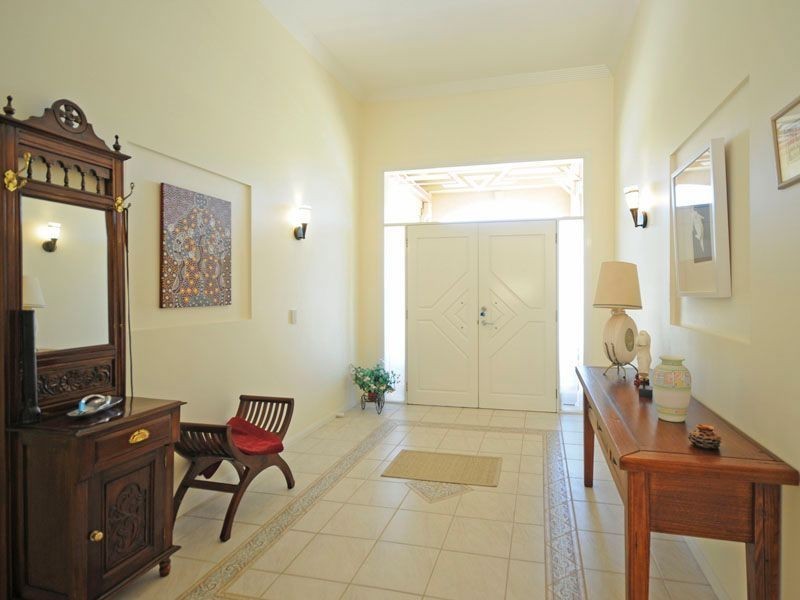 40 Sir Bruce Small Blvd, Benowa Waters QLD 4217