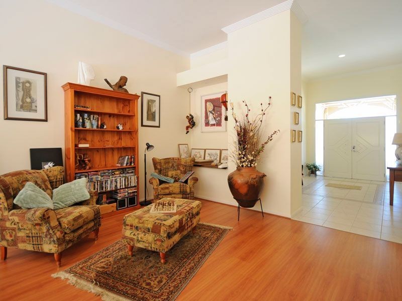 40 Sir Bruce Small Blvd, Benowa Waters QLD 4217