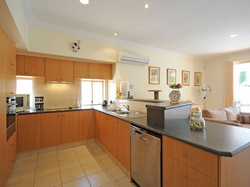 40 Sir Bruce Small Blvd, Benowa Waters QLD 4217