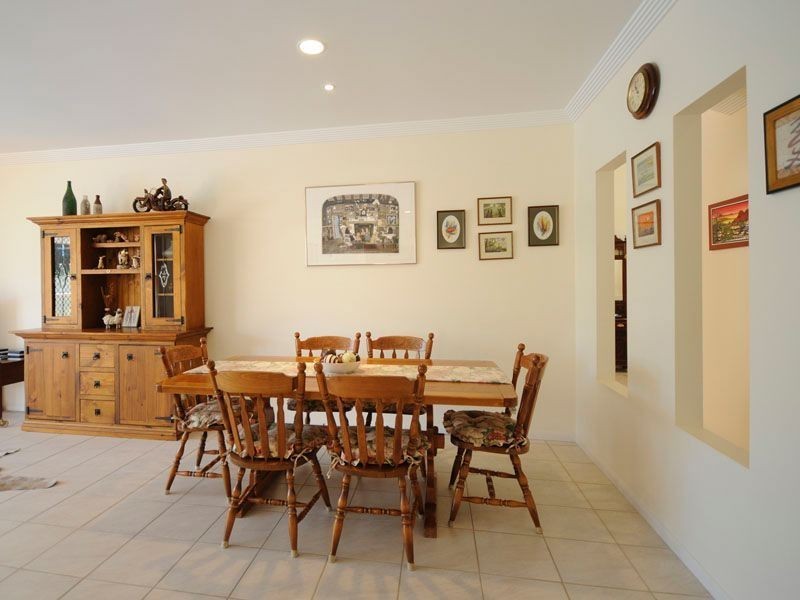 40 Sir Bruce Small Blvd, Benowa Waters QLD 4217