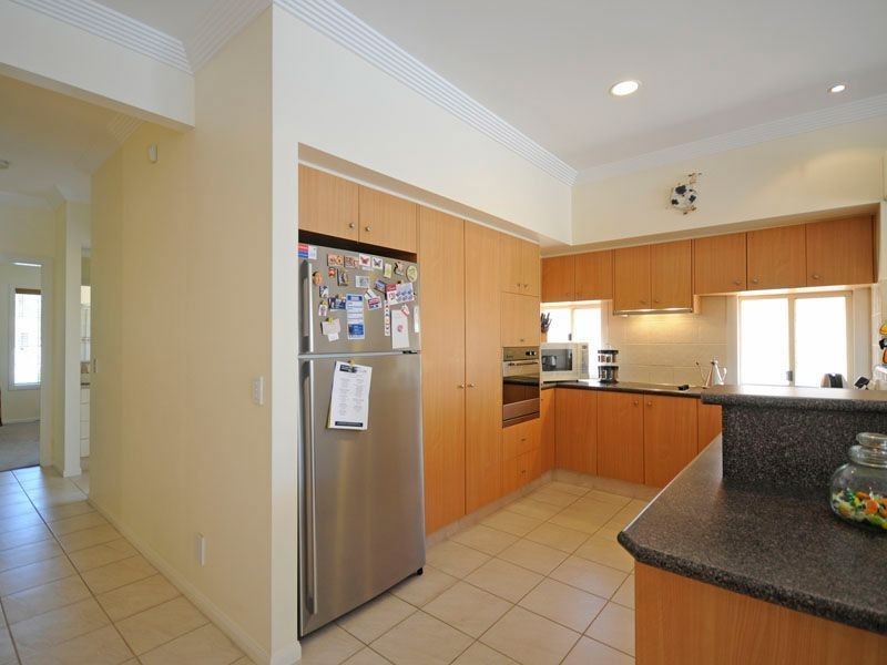 40 Sir Bruce Small Blvd, Benowa Waters QLD 4217