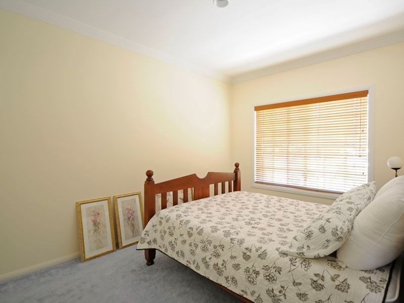 40 Sir Bruce Small Blvd, Benowa Waters QLD 4217