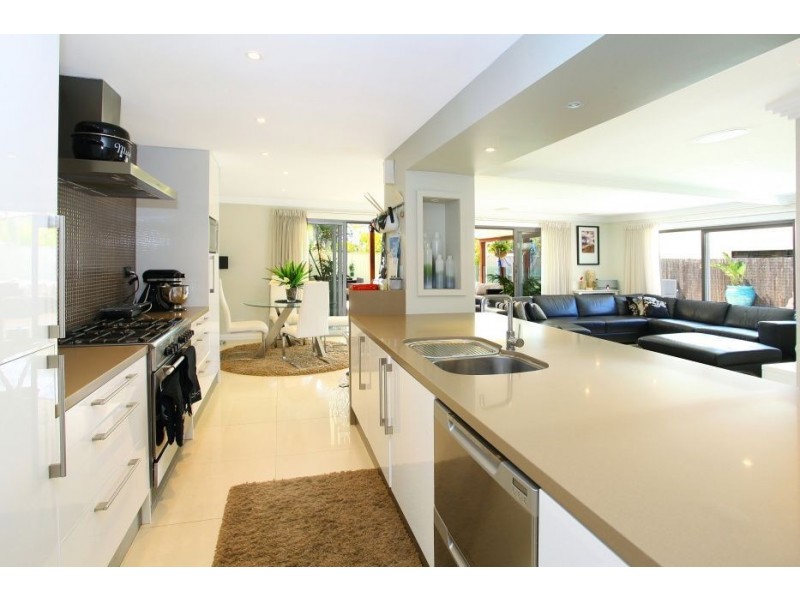 5 McCleary Street, Sorrento QLD 4217