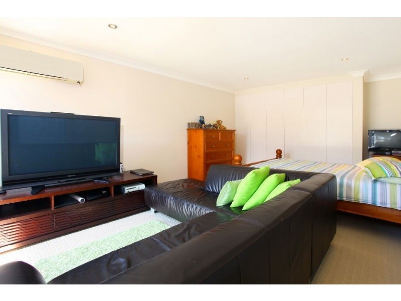 5 McCleary Street, Sorrento QLD 4217