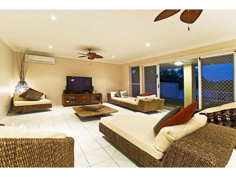 83 Cabana Blvd, Benowa Waters QLD 4217