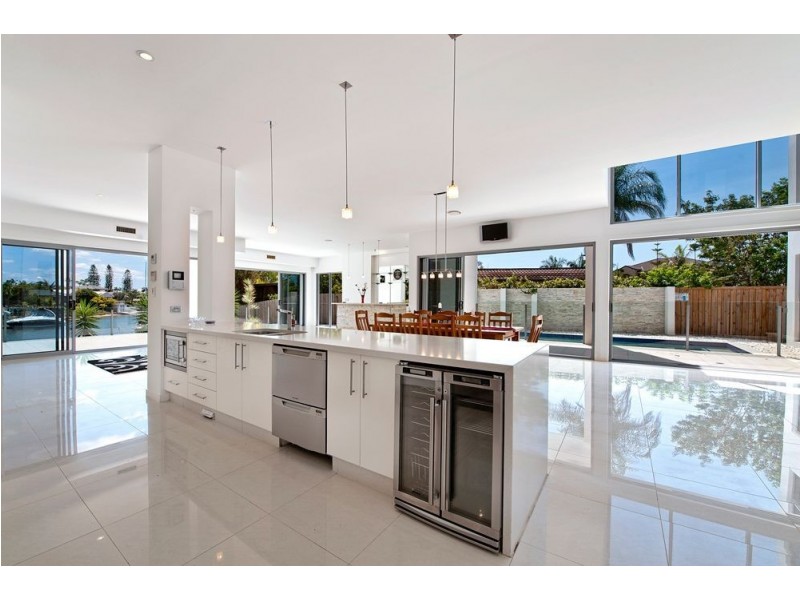 2 Cedar Place, Broadbeach Waters QLD 4218