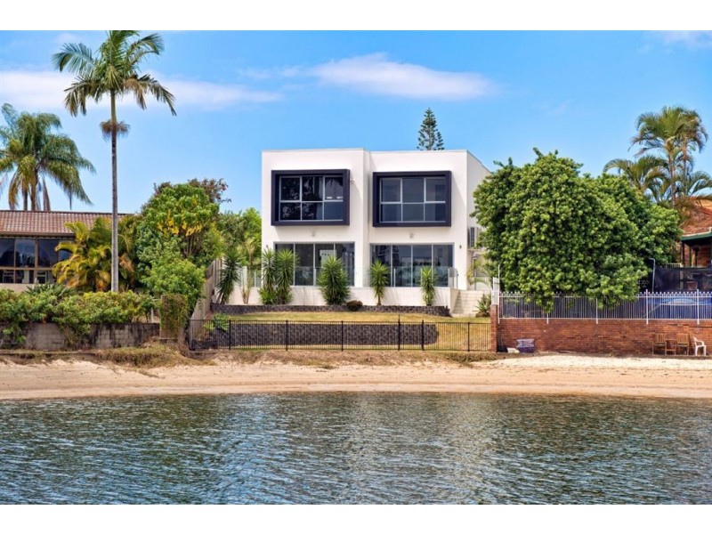 2 Cedar Place, Broadbeach Waters QLD 4218