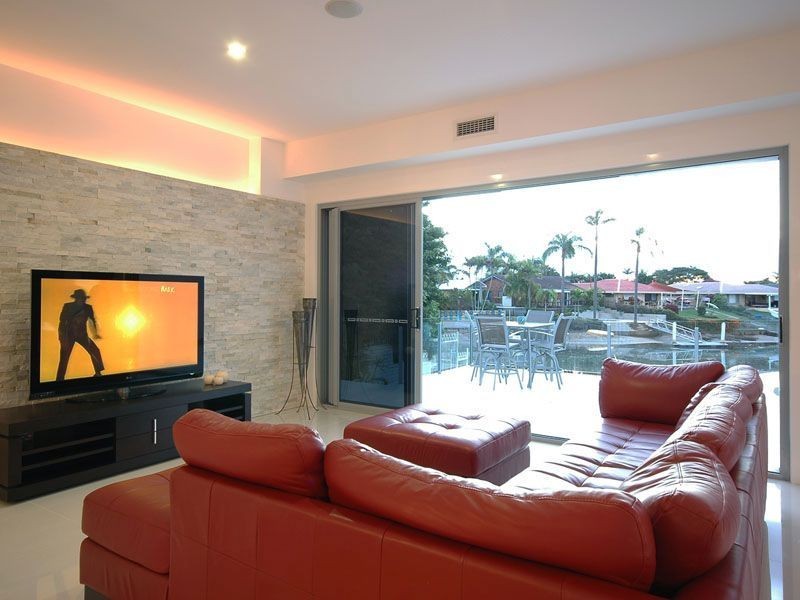 2 Cedar Place, Broadbeach Waters QLD 4218