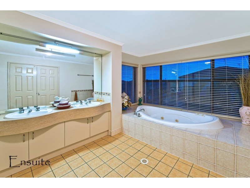 58 Sir Bruce Small Blvd, Benowa Waters QLD 4217