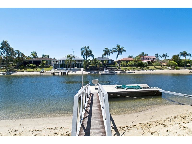 21 McIlwain Drive, Mermaid Waters QLD 4218