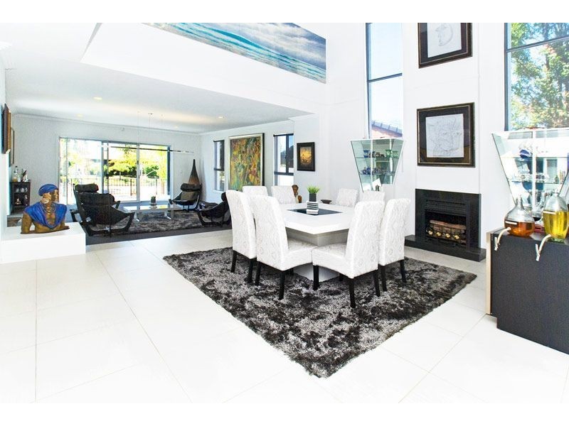 21 McIlwain Drive, Mermaid Waters QLD 4218