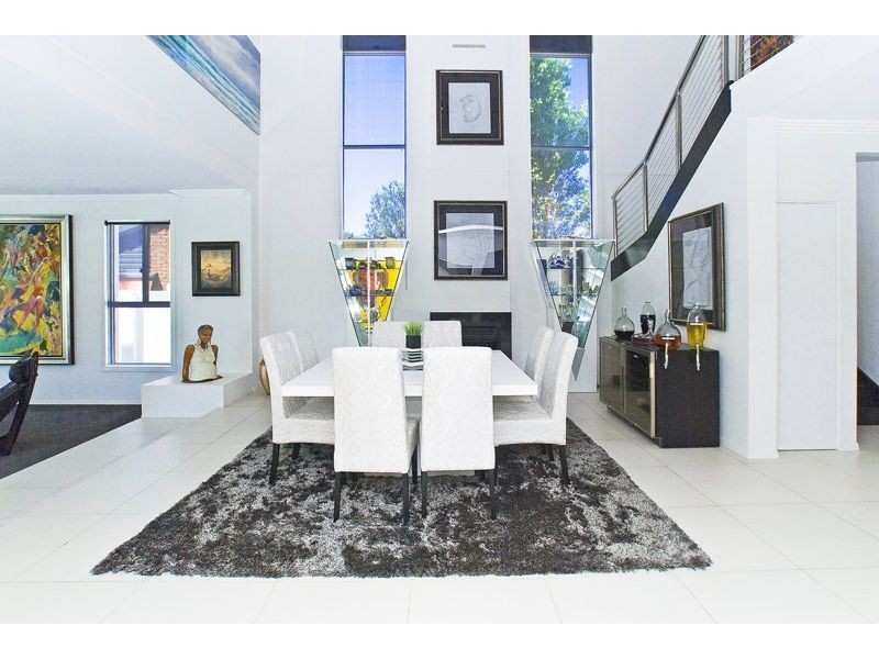 21 McIlwain Drive, Mermaid Waters QLD 4218