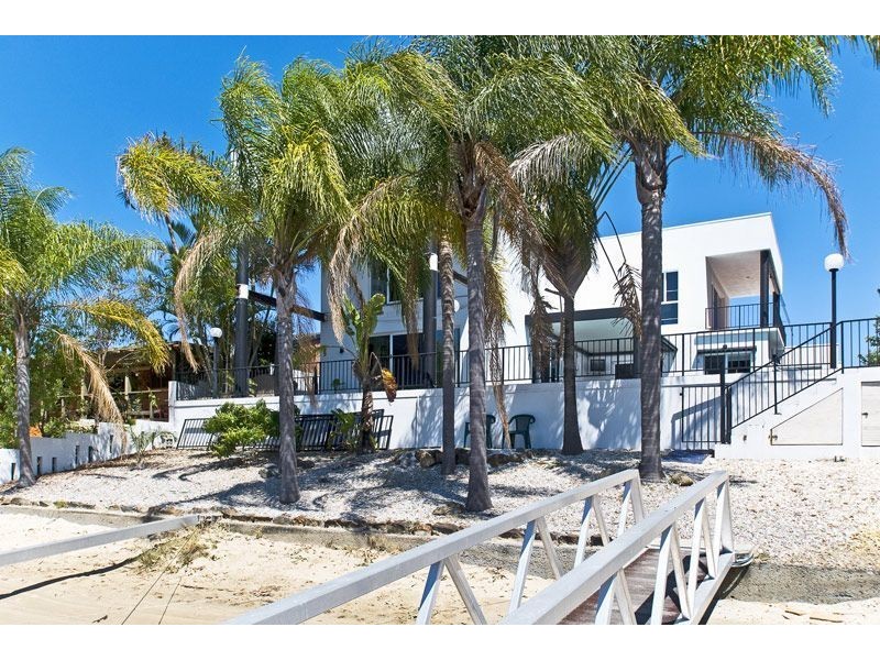 21 McIlwain Drive, Mermaid Waters QLD 4218