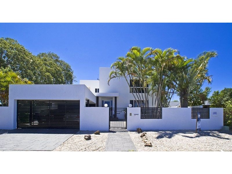 21 McIlwain Drive, Mermaid Waters QLD 4218