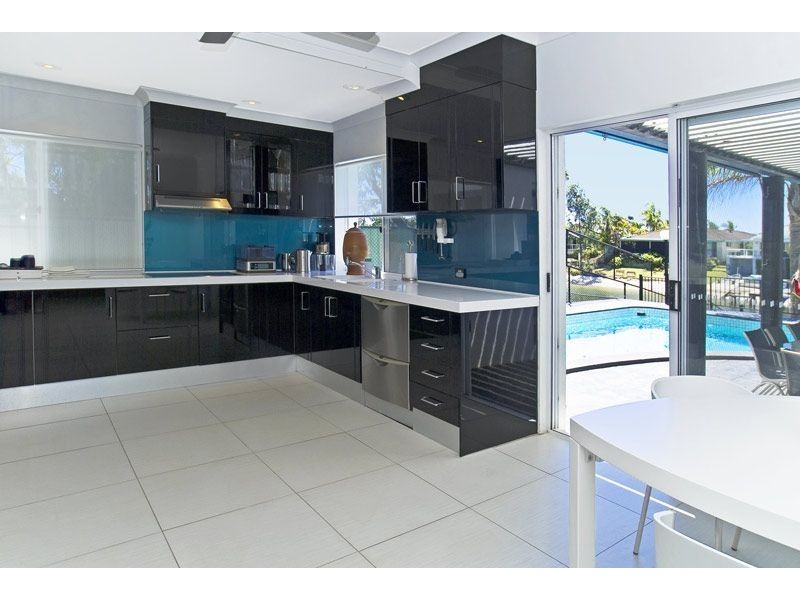 21 McIlwain Drive, Mermaid Waters QLD 4218