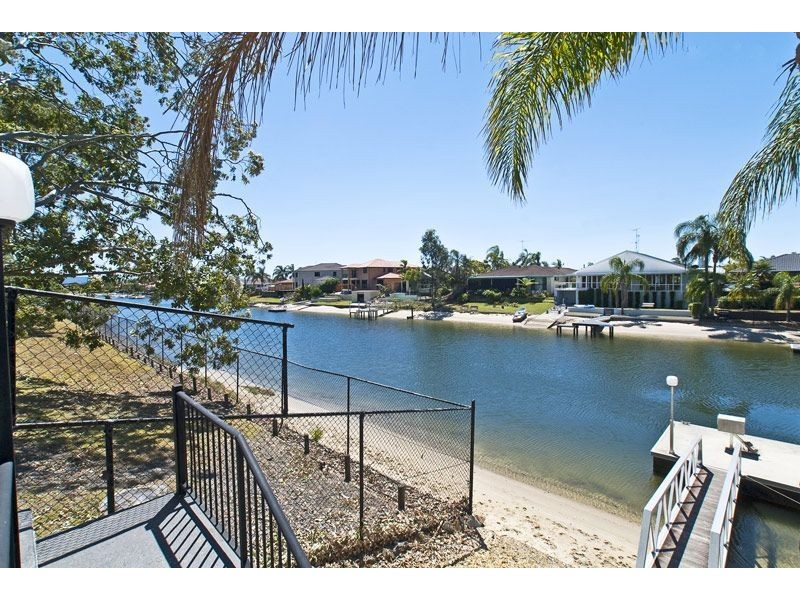 21 McIlwain Drive, Mermaid Waters QLD 4218