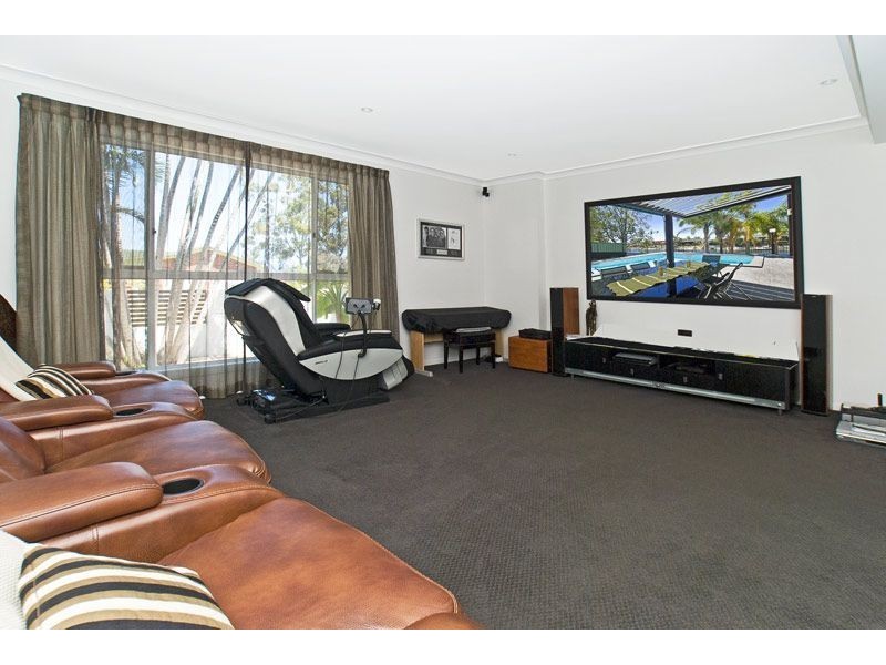 21 McIlwain Drive, Mermaid Waters QLD 4218