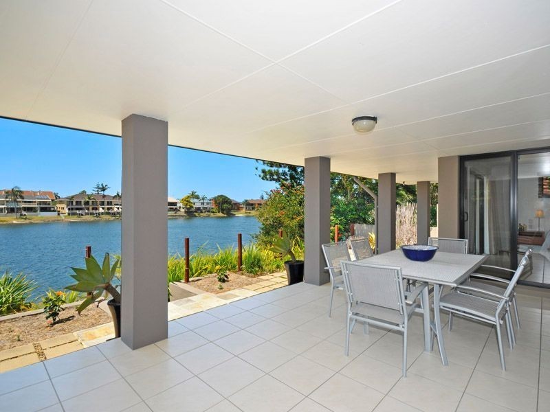 40 Sailaway Street, Mermaid Waters QLD 4218