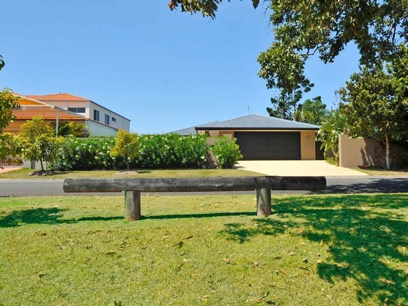 40 Sailaway Street, Mermaid Waters QLD 4218