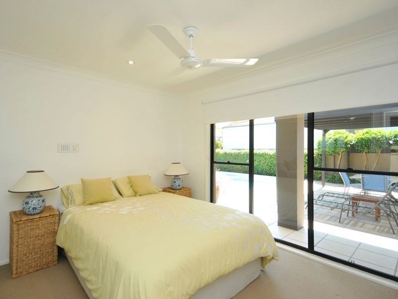 40 Sailaway Street, Mermaid Waters QLD 4218