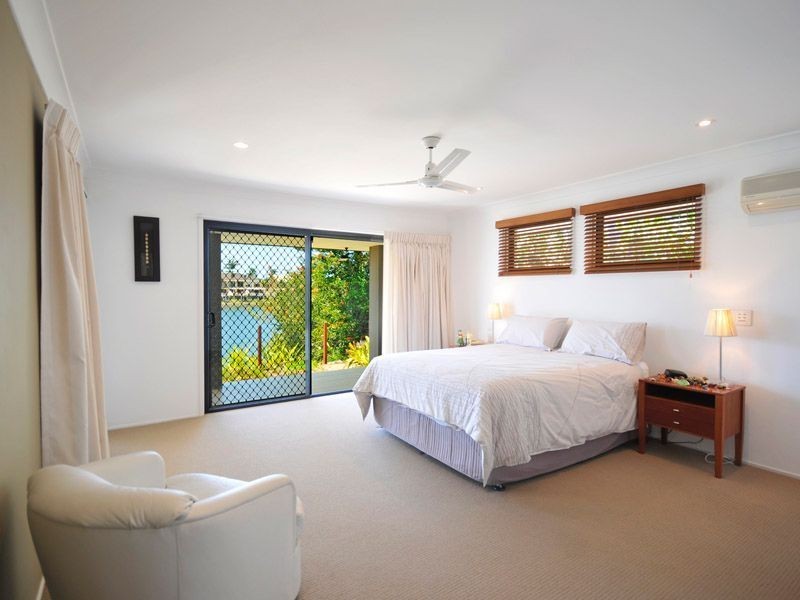 40 Sailaway Street, Mermaid Waters QLD 4218