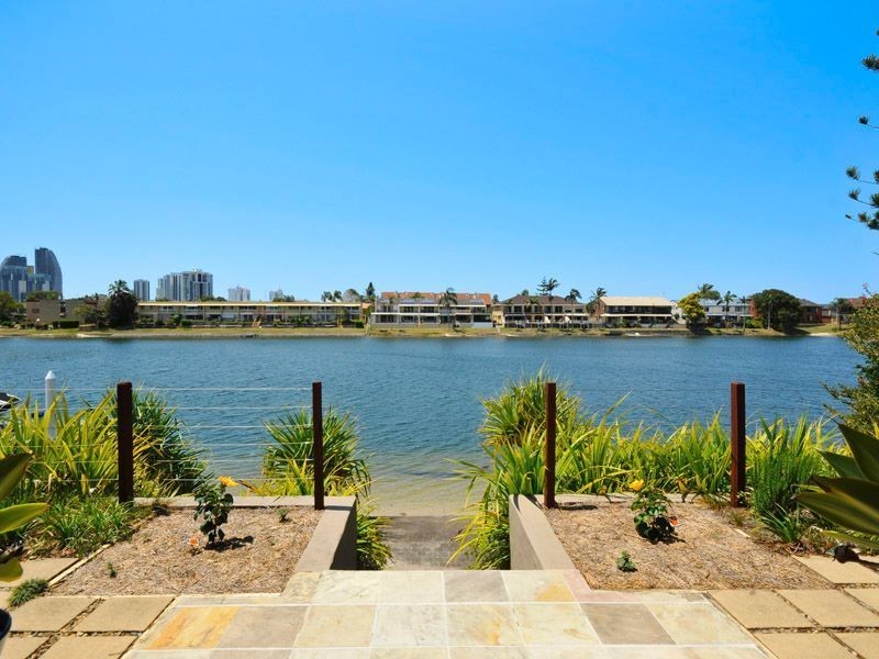 40 Sailaway Street, Mermaid Waters QLD 4218