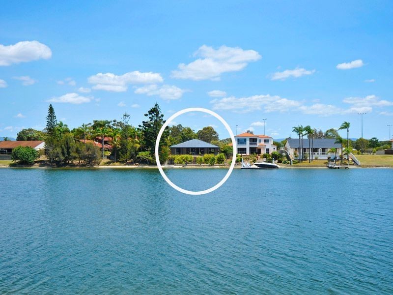 40 Sailaway Street, Mermaid Waters QLD 4218