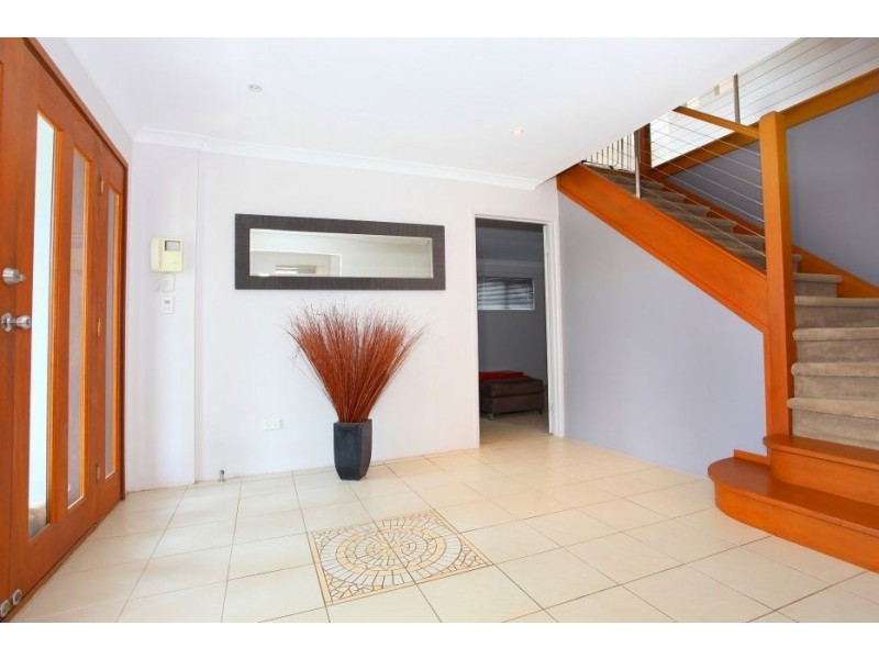 10 Sibyl Street, Southport QLD 4215