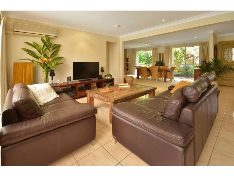 3 Montebello Court, Mermaid Waters QLD 4218