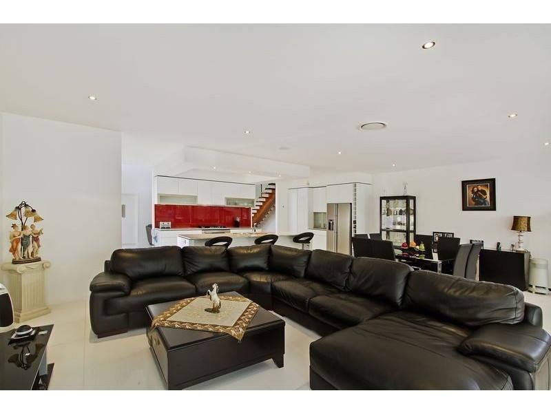 8002B Vista Drive, Benowa QLD 4217