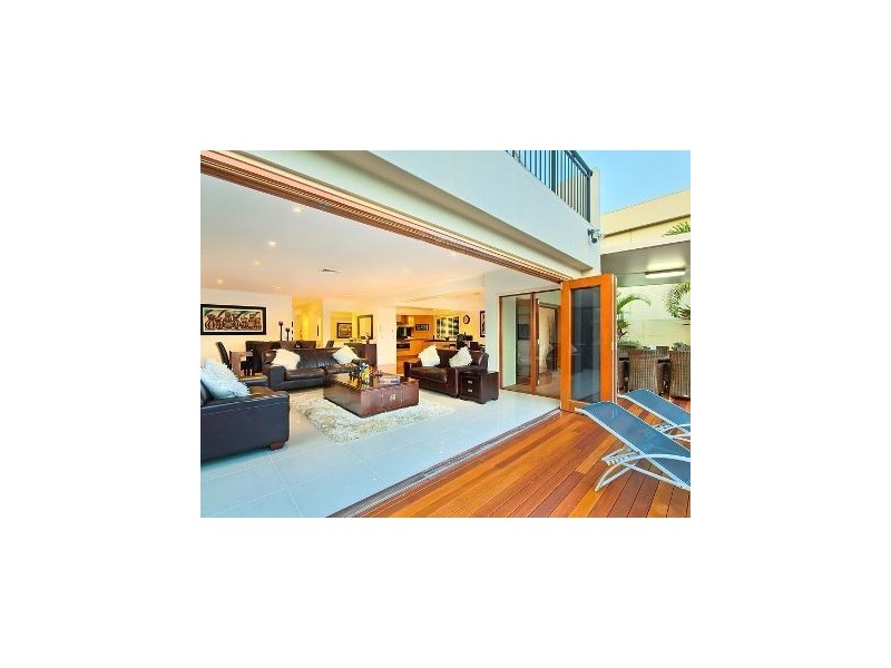 13 La Spezia Ct, Isle Of Capri QLD 4217