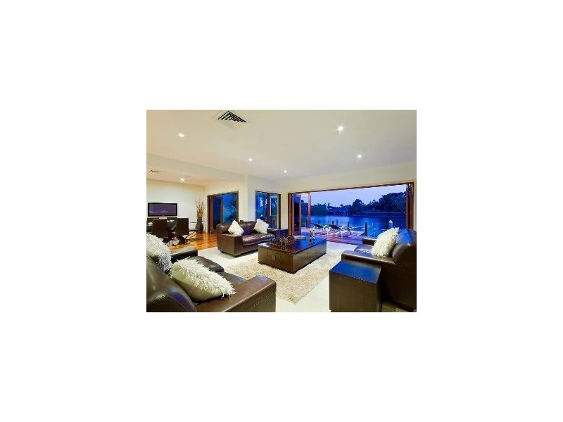 13 La Spezia Ct, Isle Of Capri QLD 4217