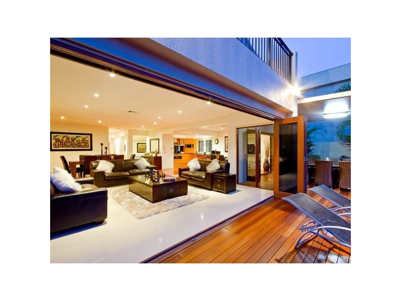 13 La Spezia Ct, Isle Of Capri QLD 4217