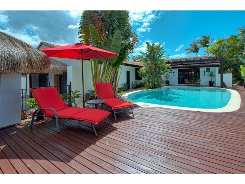 6 Moola Court, Broadbeach Waters QLD 4218