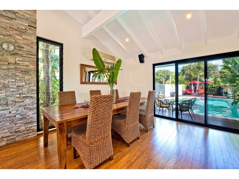 6 Moola Court, Broadbeach Waters QLD 4218