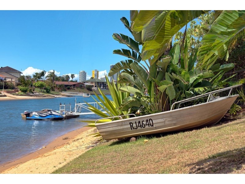 6 Moola Court, Broadbeach Waters QLD 4218