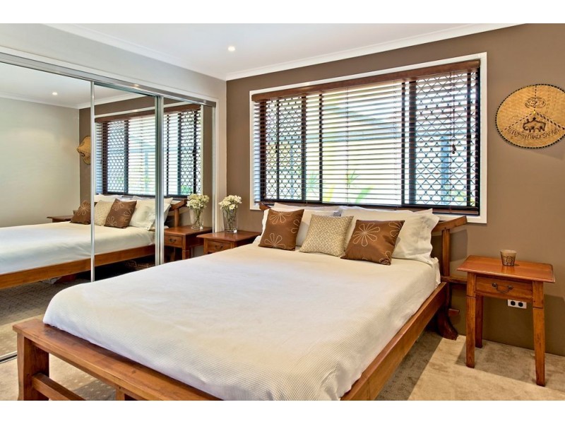 6 Moola Court, Broadbeach Waters QLD 4218