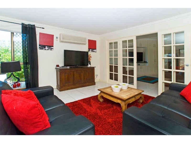 11 Lunar Court, Benowa QLD 4217