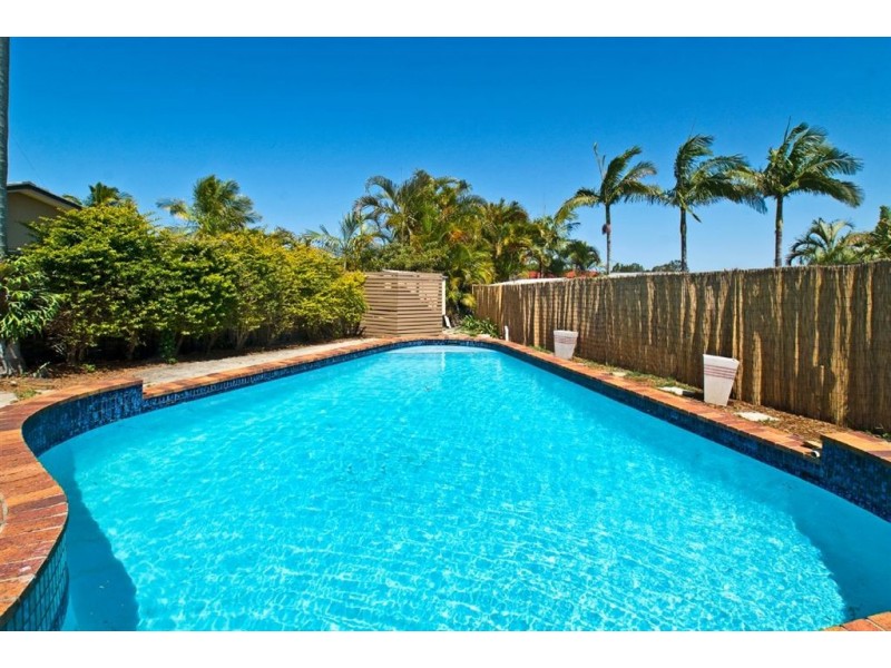 11 Lunar Court, Benowa QLD 4217