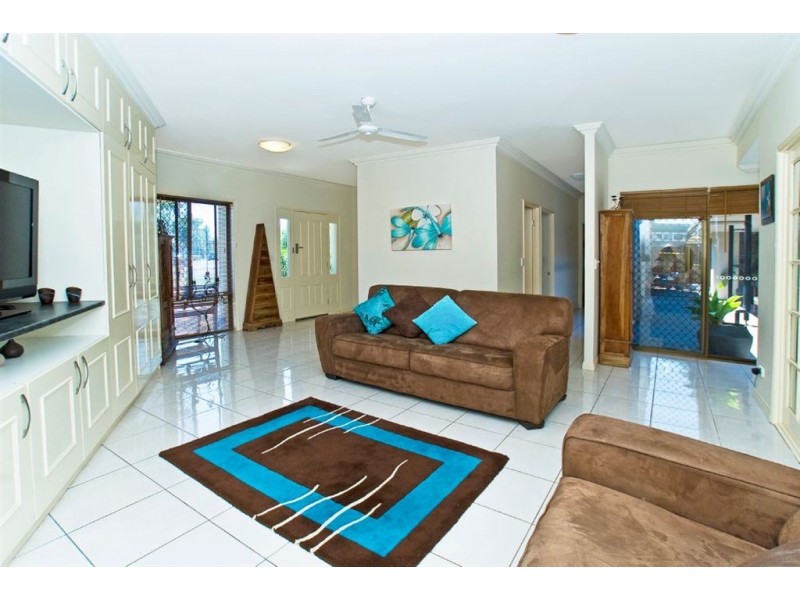 11 Lunar Court, Benowa QLD 4217