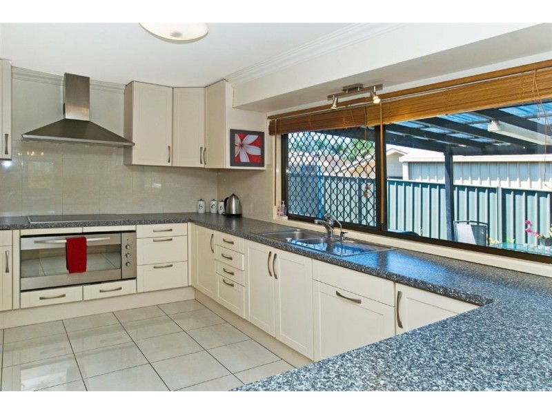 11 Lunar Court, Benowa QLD 4217